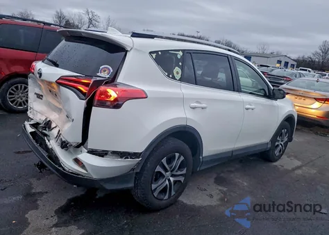 2017 Toyota Rav4 Le z USA, uszkodzony, nr VIN JTMZFREV8HJ711191
